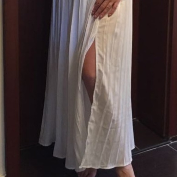 Kate Middleton PLEATED CROCHET MAXI DRESS - Picture 4 of 7